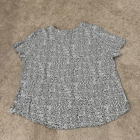 Amazon Essentials Woven Blouse - Picture 5 of 5